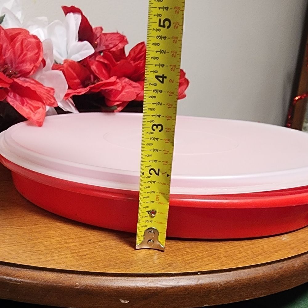 Tupperware Covered serving dish - Picture 7 of 8